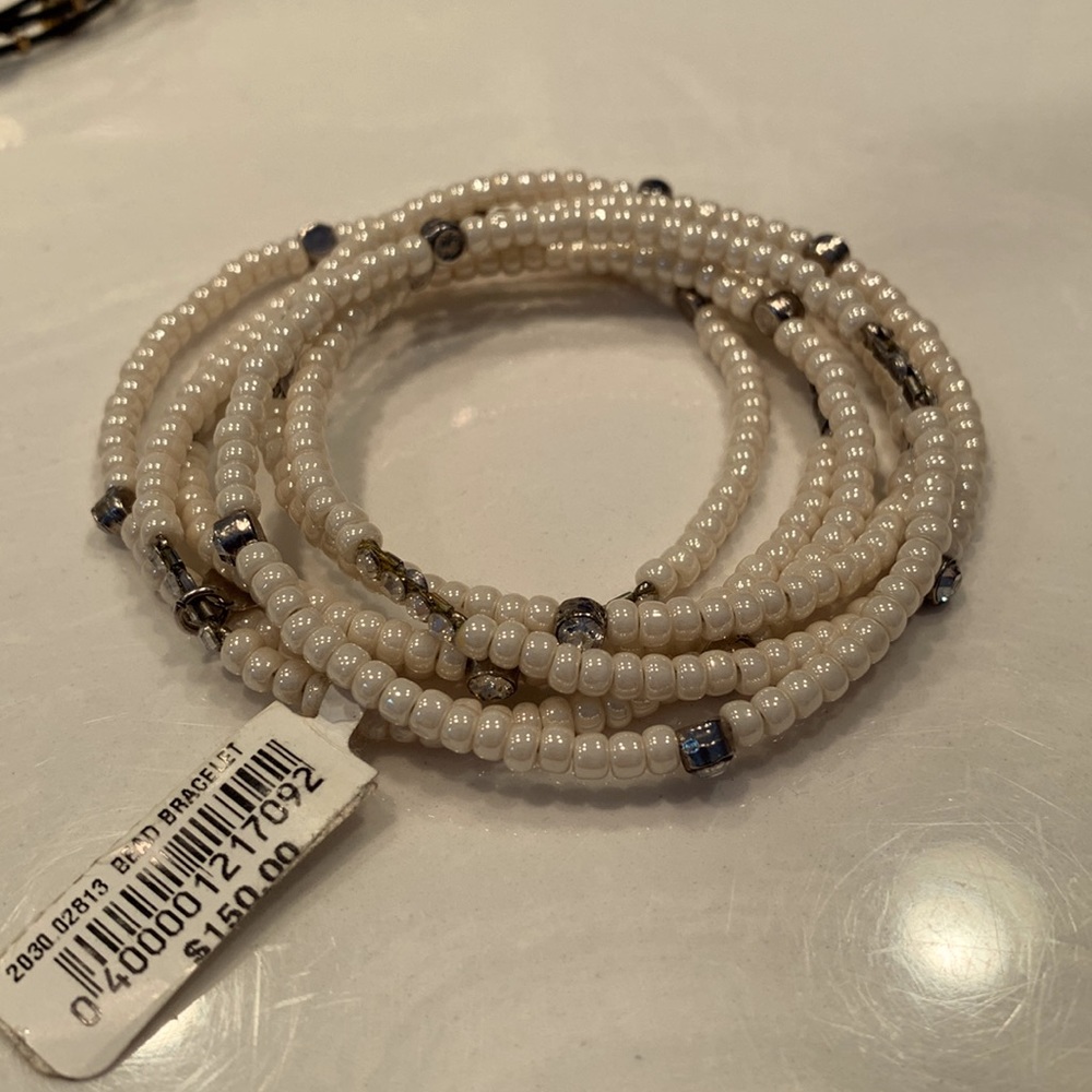 Seasonal whisper pearl bracelet